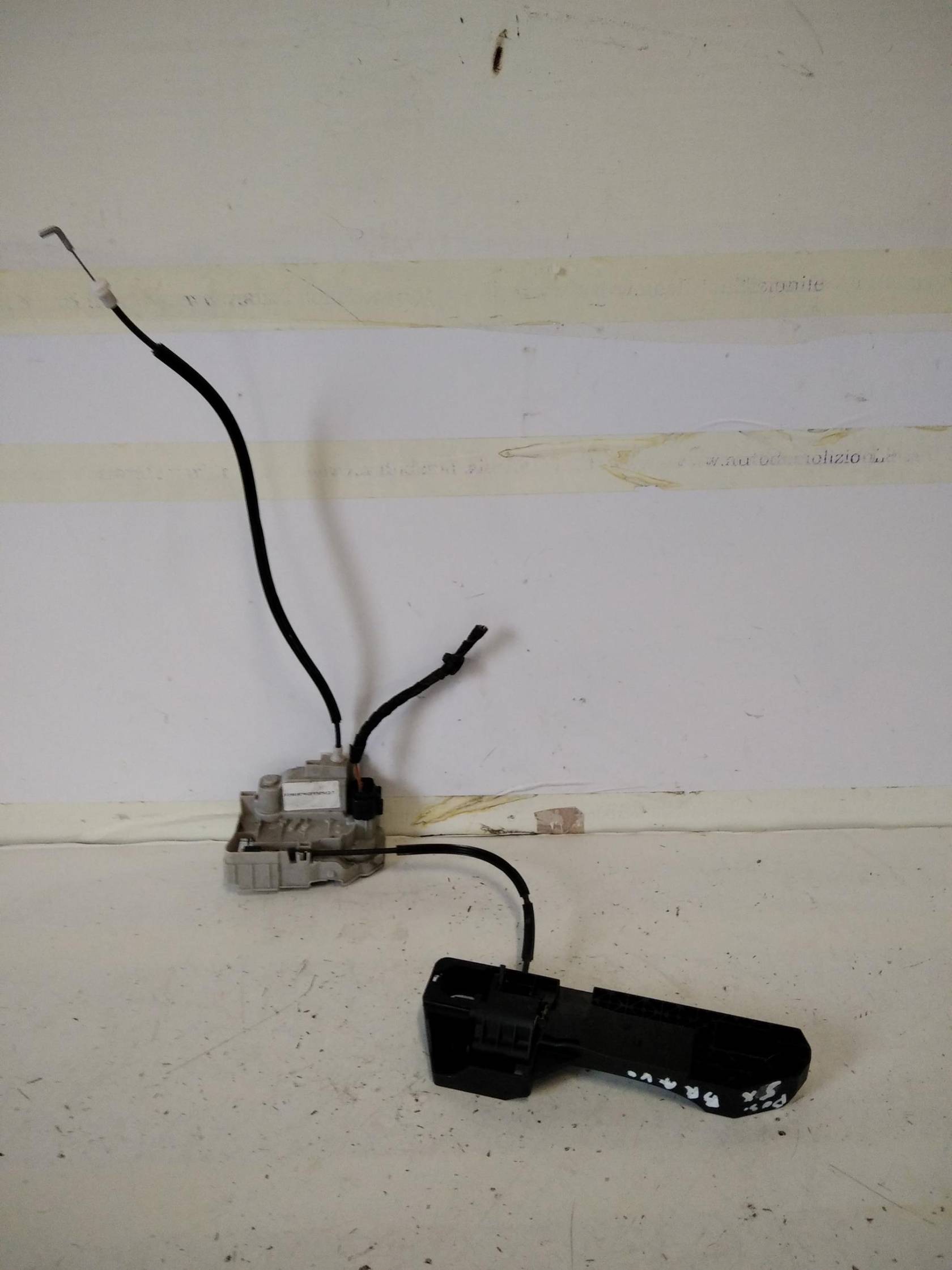 Serratura porta post. dx.